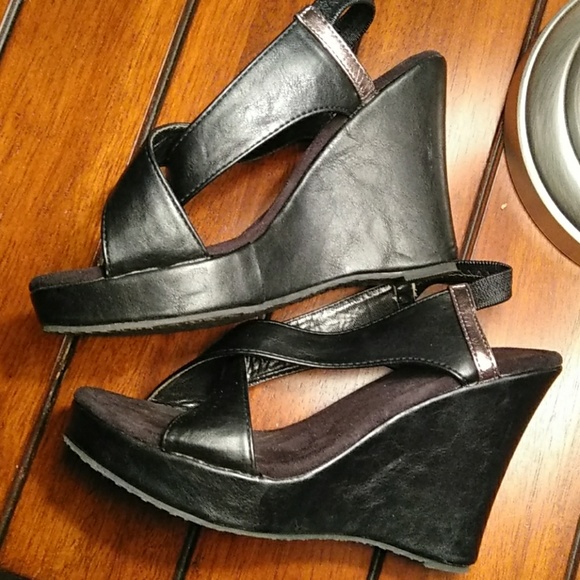 Shoes - Picture 2 of 4